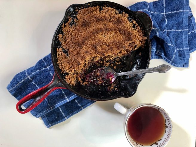 Blackberry crisp with tea.